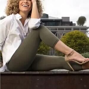 Spanx Look at Me Now Leggings Seamless Cropped In Olive Green Size Small